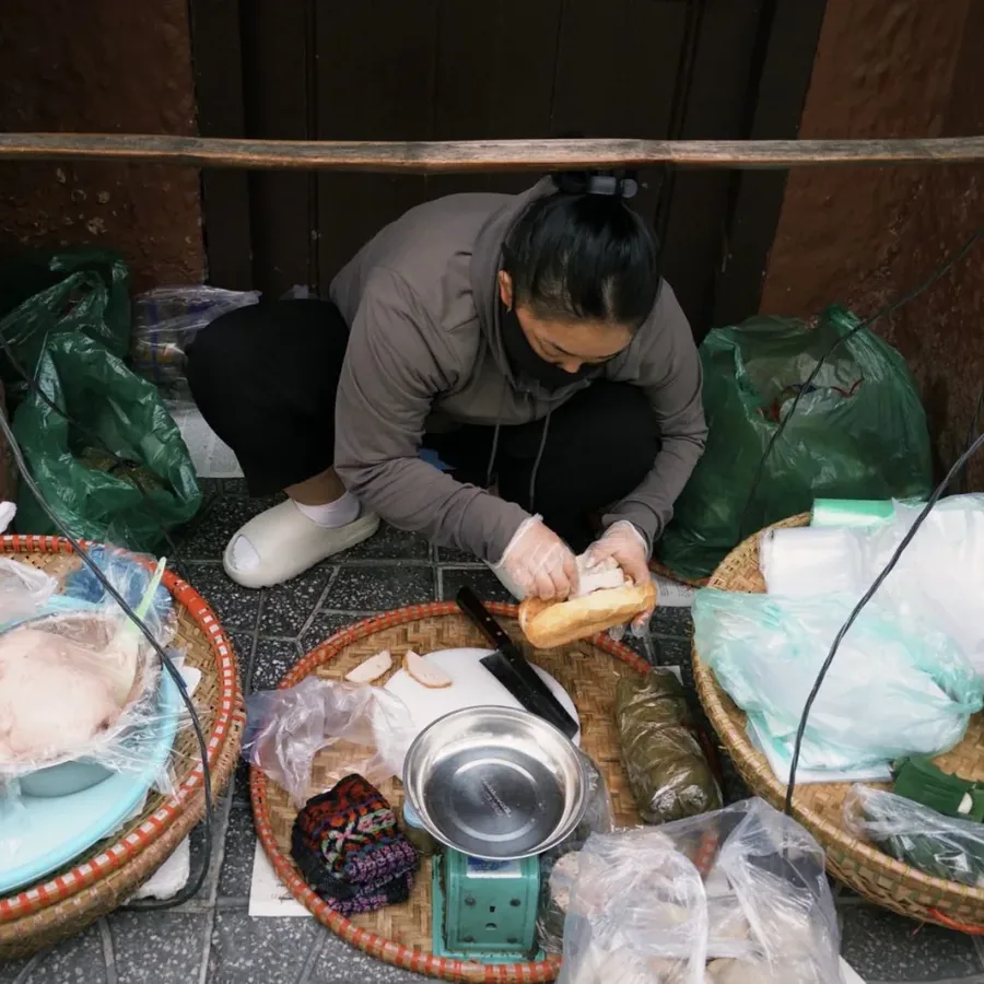Phin cà phê đang nhỏ giọt